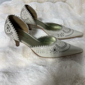 ANDREA FENZI  • VINTAGE •.          Cream Floral Heels